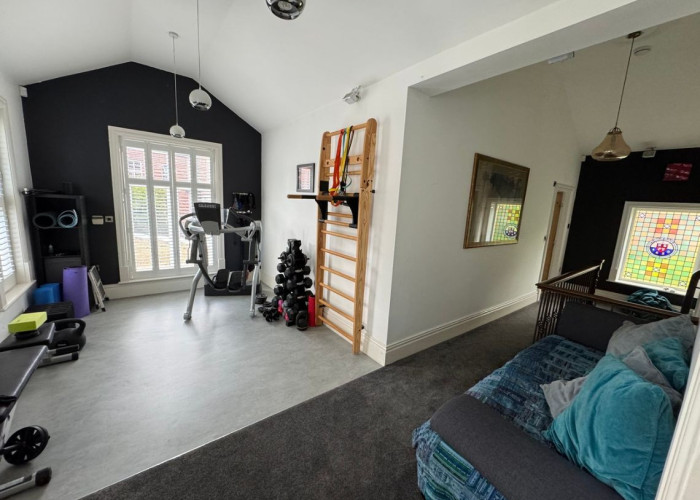 12. Hall, Landing, Gym (Home)