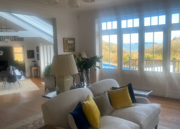 4. Livingroom, Diningroom, Sea / Beach View, Windows, Skylight, Wooden Floor