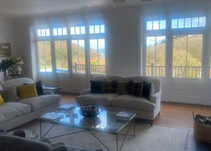 5. Livingroom, Sea / Beach View, Windows, Wooden Floor