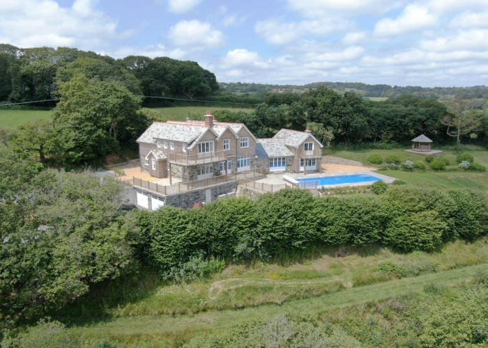 Large Elegant Coastal Home With Incredible Views and Outdoor Pool