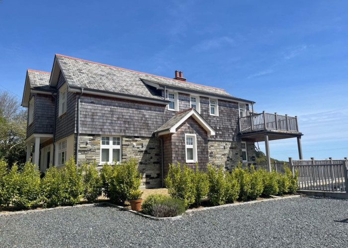 30. Exterior, Driveway, America In The UK