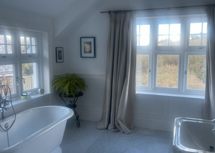 21. Bathroom, Bathroom (Roll Top), Bathroom (2 sinks)