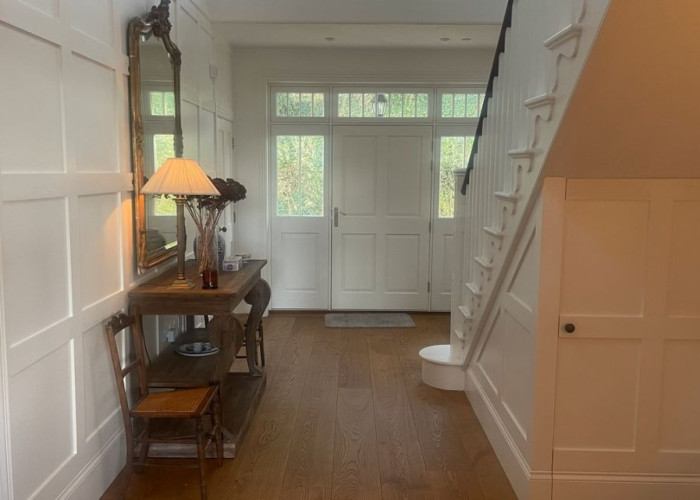 2. Stairway / Staircase, Hall