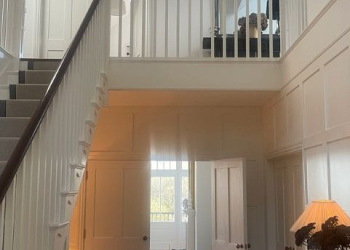 16. Stairway / Staircase, Hall