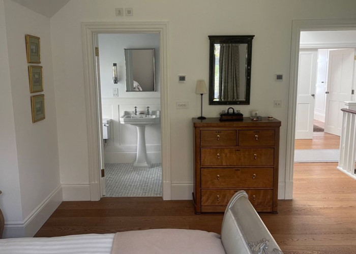 34. Bedroom (Master/En-Suite), Bedroom (Double), Wooden Floor