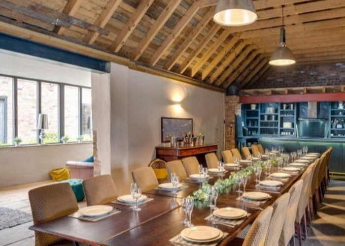 3. Diningroom, Bar (Home)