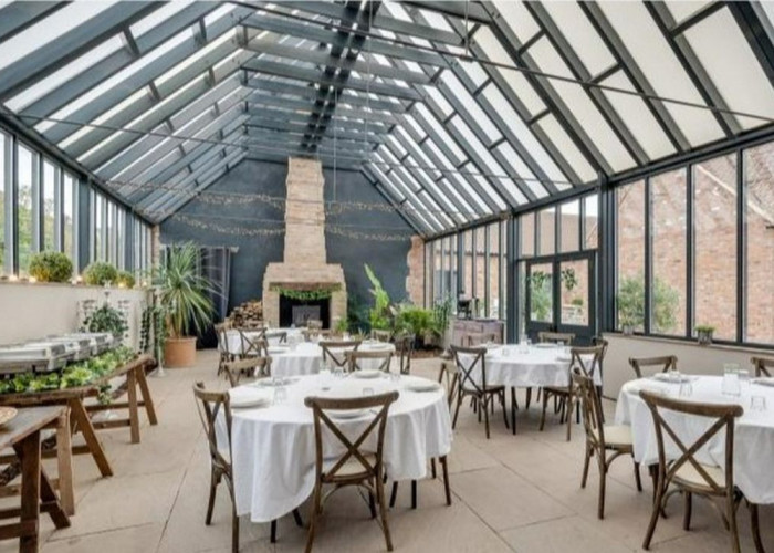 7. Diningroom, Conservatory, Event Space, Fireplace, Tiled Floor
