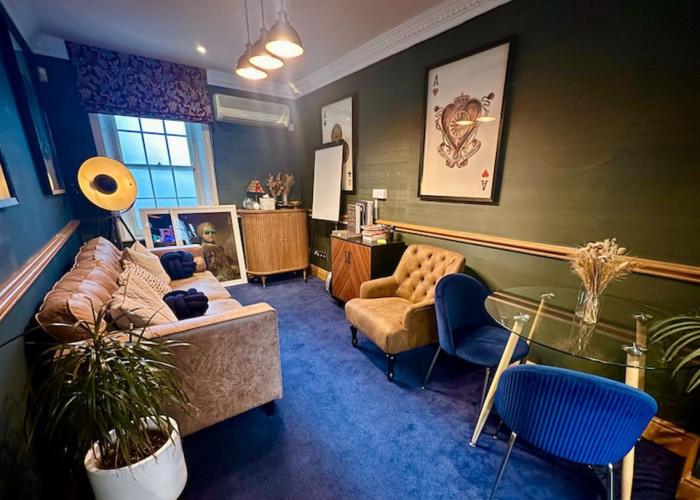 2. Livingroom, Reception, Colourful