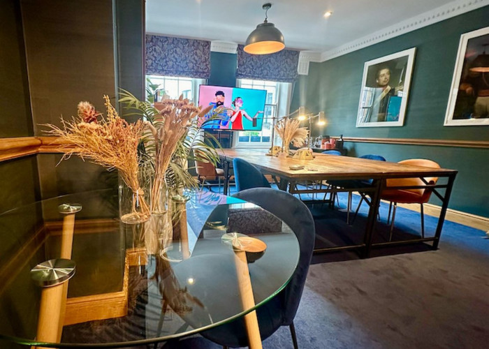 5. Livingroom, Diningroom, Boardroom, Colourful