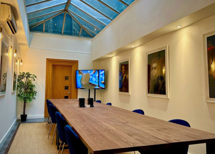6. Diningroom, Conservatory, Skylight, Boardroom, neutral colours