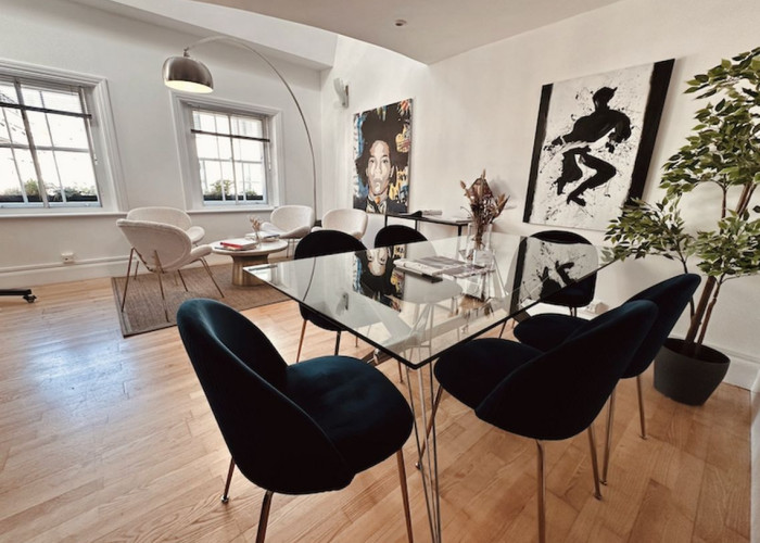 11. Livingroom, Diningroom, Wooden Floor, neutral colours