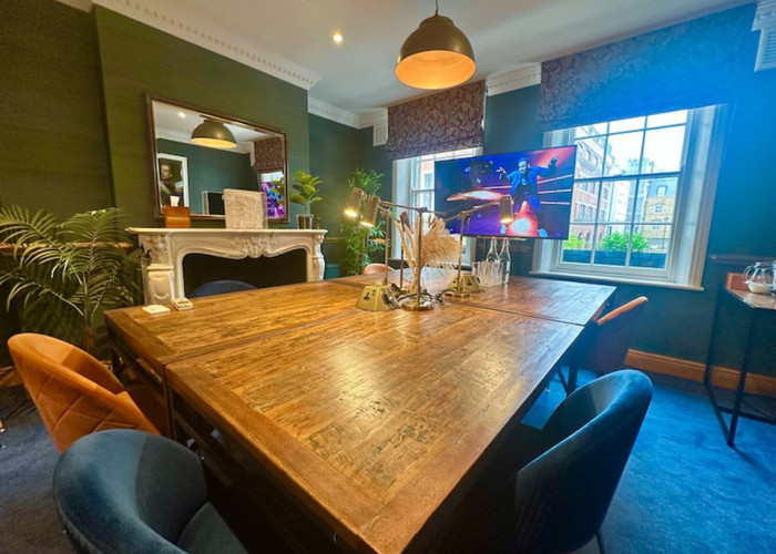 Modern and Versatile Central Filming and Production Space