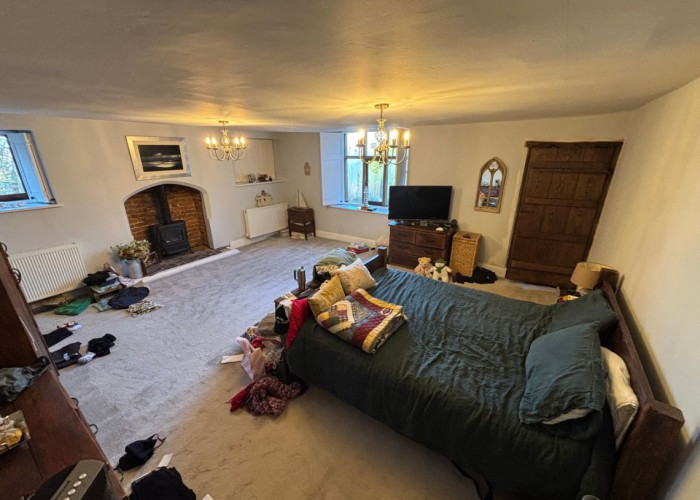 17. Fireplace, Bedroom (Master/En-Suite)