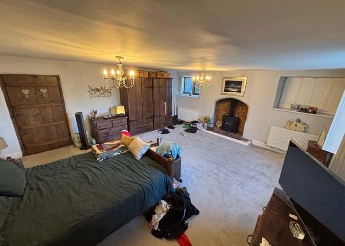 18. Fireplace, Bedroom (Master/En-Suite)