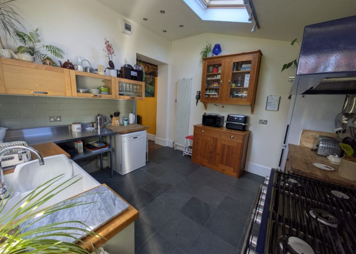 15. Kitchen, Kitchen (Wooden Units), Skylight, Kitchen (Gas Hob)