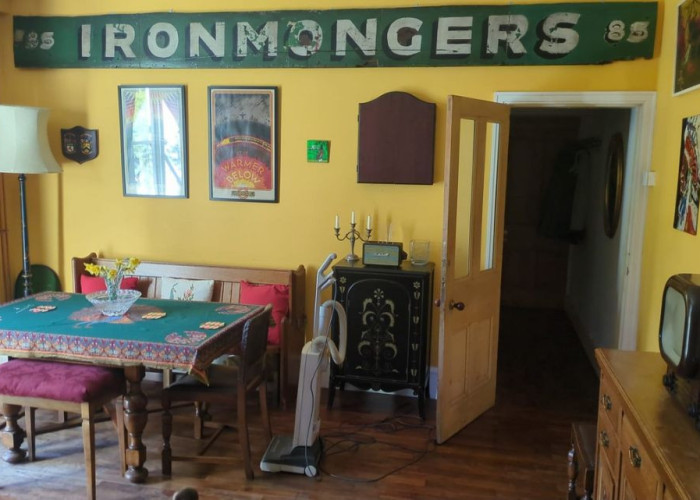 11. Diningroom, Wooden Floor, Colourful