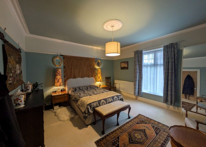 24. Bedroom (Master/En-Suite), Bedroom (Double)