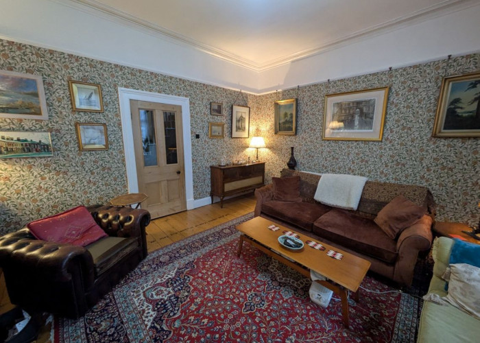 7. Livingroom, Pattern Wallpaper