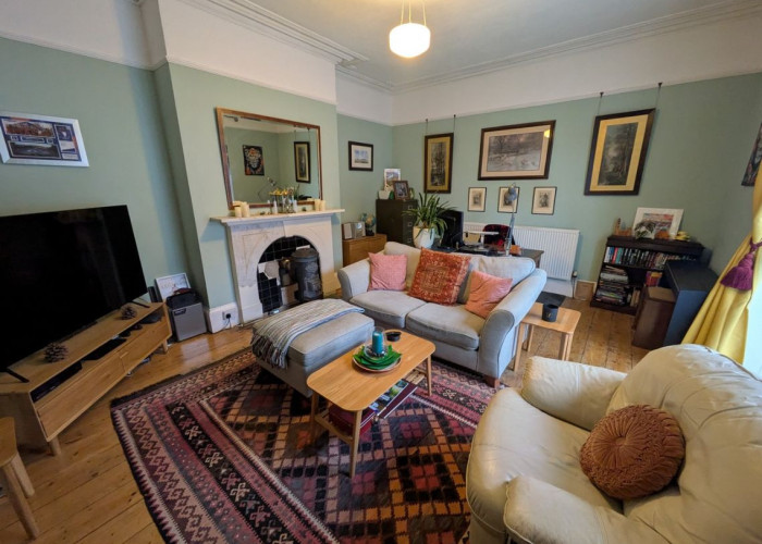 10. Livingroom, Fireplace, Wooden Floor