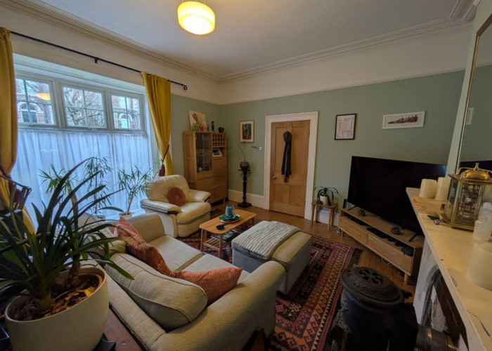 9. Livingroom, Wooden Floor