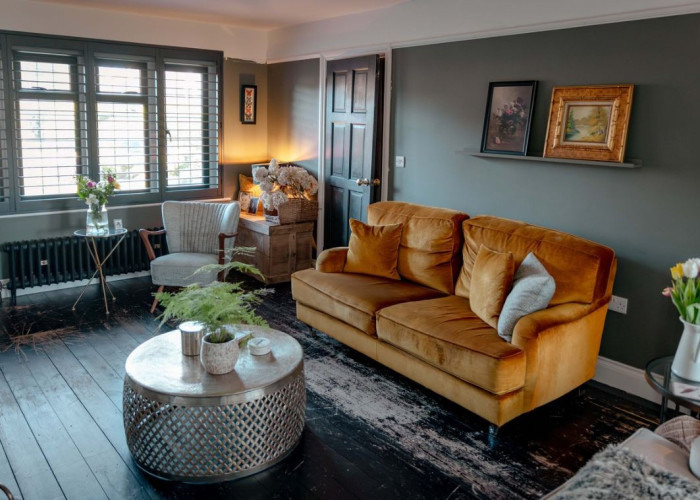 2. Livingroom, Wooden Floor, Colourful