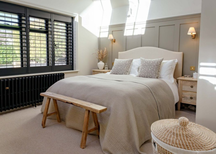 9. Bedroom (Master/En-Suite), Bedroom (Double), Skylight