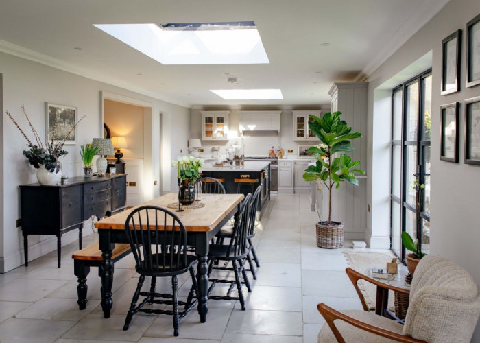 4. Kitchen, Diningroom, Kitchen (With Island), Kitchen (Cream or White units), Kitchen With Table, Skylight, Tiled Floor