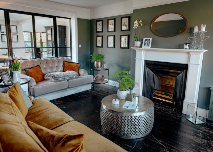 3. Livingroom, Windows, Fireplace, Wooden Floor, Colourful