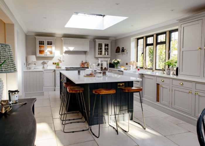 5. Kitchen, Kitchen (With Island), Kitchen With Table, Skylight