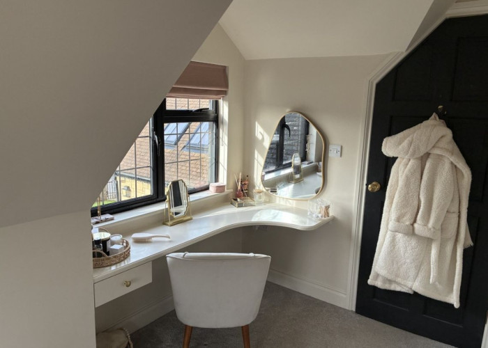 22. Dressing Room/Walk-in Wardrobe