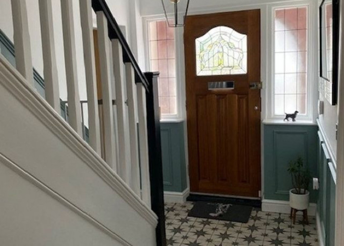 13. Hall, Tiled Floor