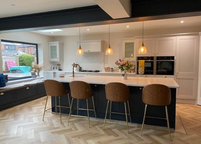 2. Windows, Kitchen (With Island), Kitchen (Coloured units), Wooden Floor, Commercial Kitchen, Colonial