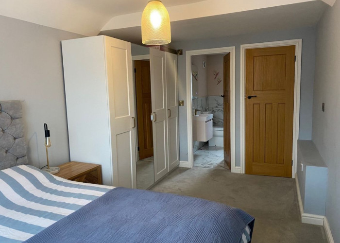 16. Bedroom (Master/En-Suite)