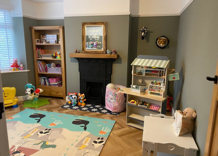 9. Livingroom, Play Area, Fireplace