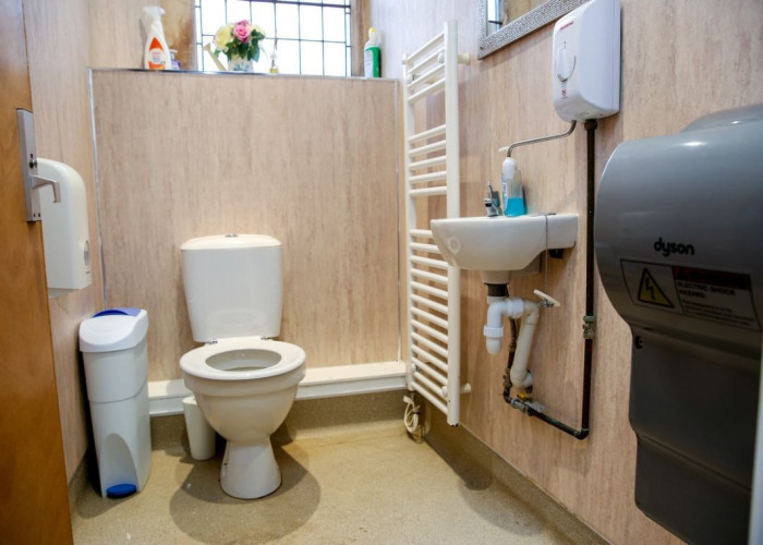 15. Toilet / Toilet Block