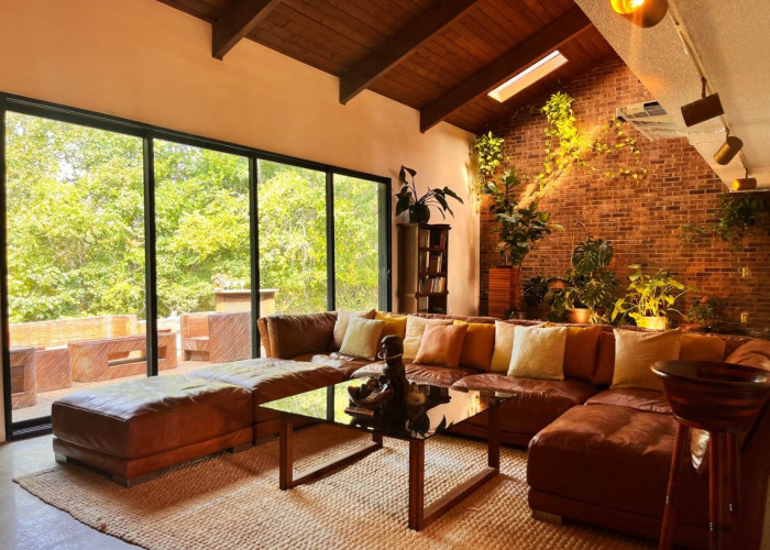 2. Livingroom, Brick Wall, Windows, Wooden Floor