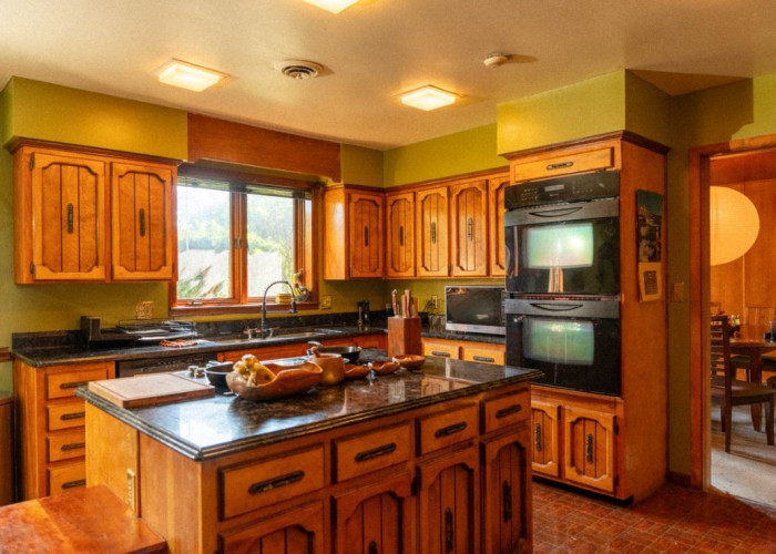 10. Kitchen (With Island), Kitchen (Wooden Units)