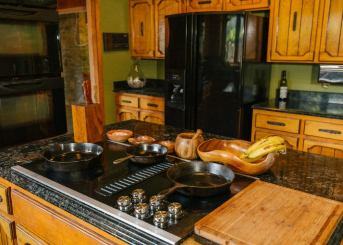 7. Kitchen (With Island), Kitchen (Wooden Units)