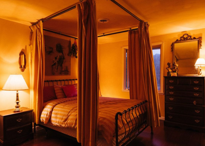 26. Bedroom (Master/En-Suite), Bedroom (Double)