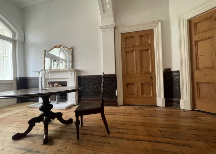 10. Livingroom, Fireplace, Wooden Floor, Empty Room