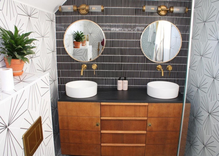 23. Bathroom, Bathroom (2 sinks)