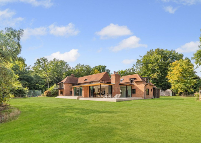 Secluded Renovated Executive House for Filming