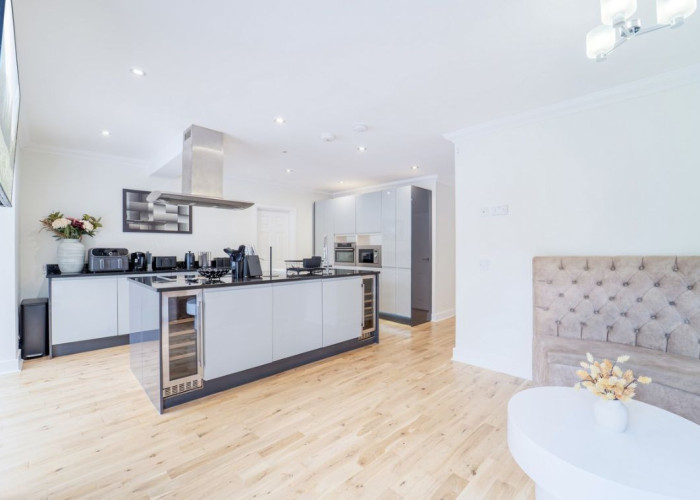 16. Kitchen, Diningroom, Kitchen (With Island), Kitchen (Modern), Open-plan