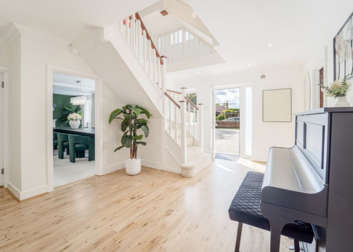 9. Stairway / Staircase, Hall, Piano