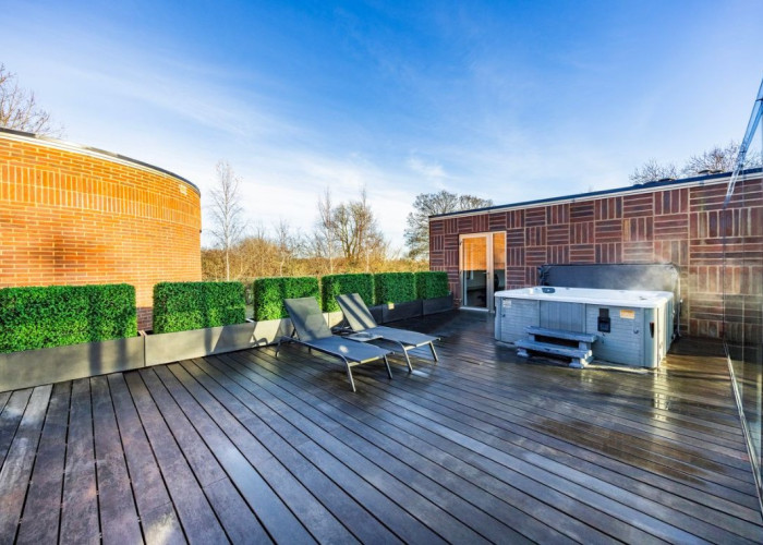 43. Hot Tub/Jacuzzi, Decking