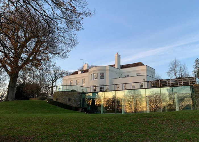 Period Mansion with State of the Art Facilities Available for Filming