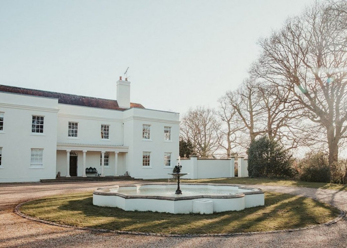 2. Exterior, Driveway, Fountain