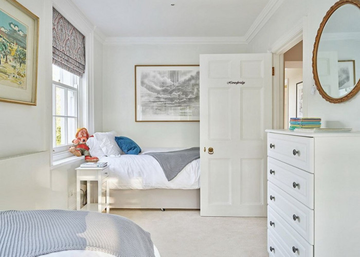 23. Childrens Bedroom, Bedroom (Twin Beds)