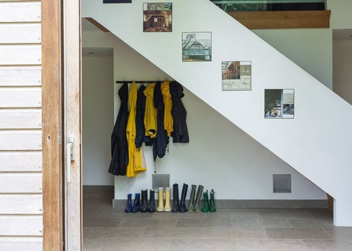 10. Stairway, entrance