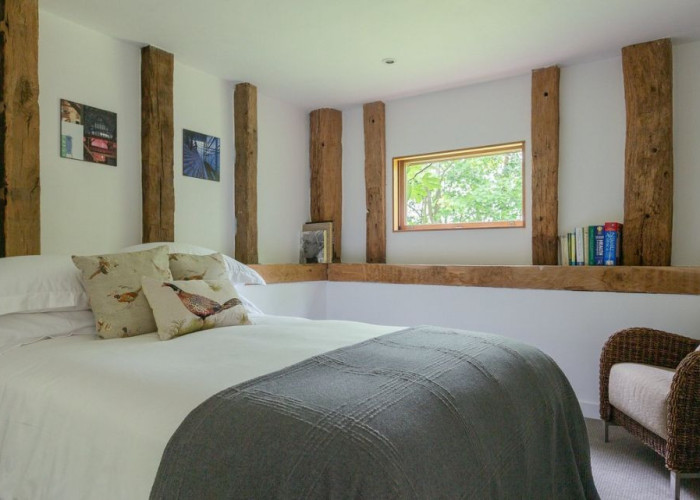 12. Bathroom (Double Bath)